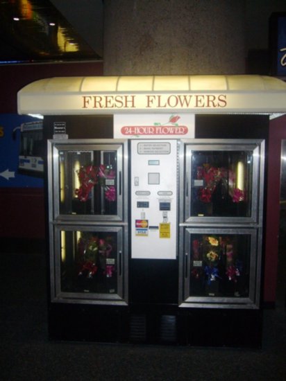 Flower bouquet vending machine