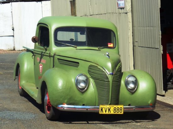 Old truck in Glen Innes