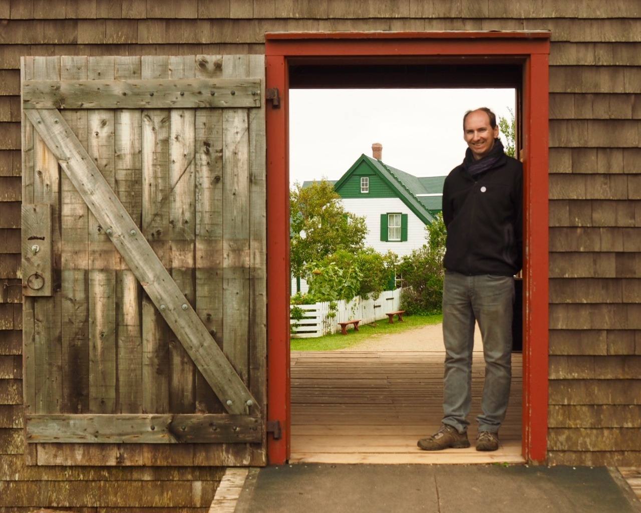 Colin saying goodbye to Anne's house