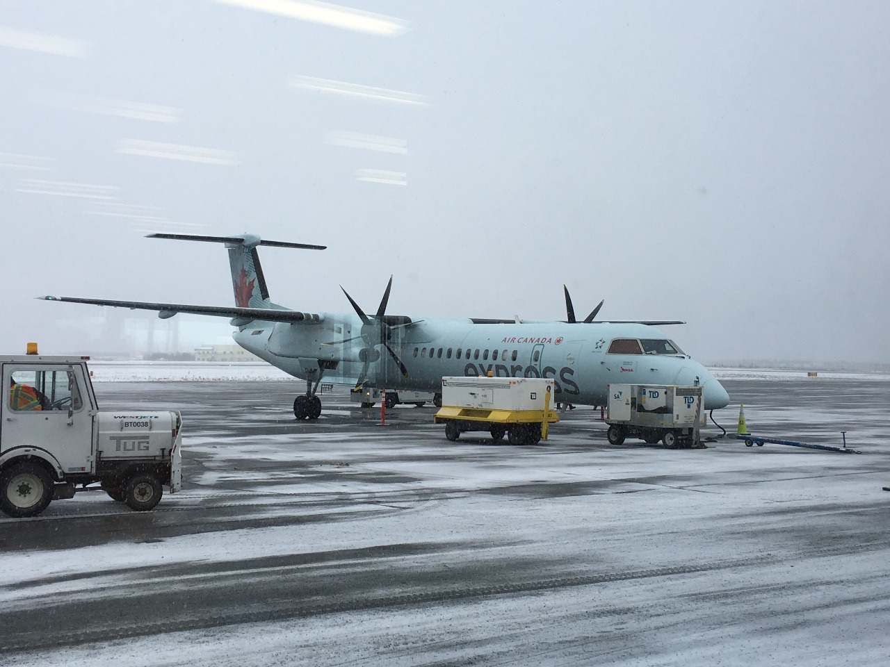 Our lift back to Calgary (Dash 8)