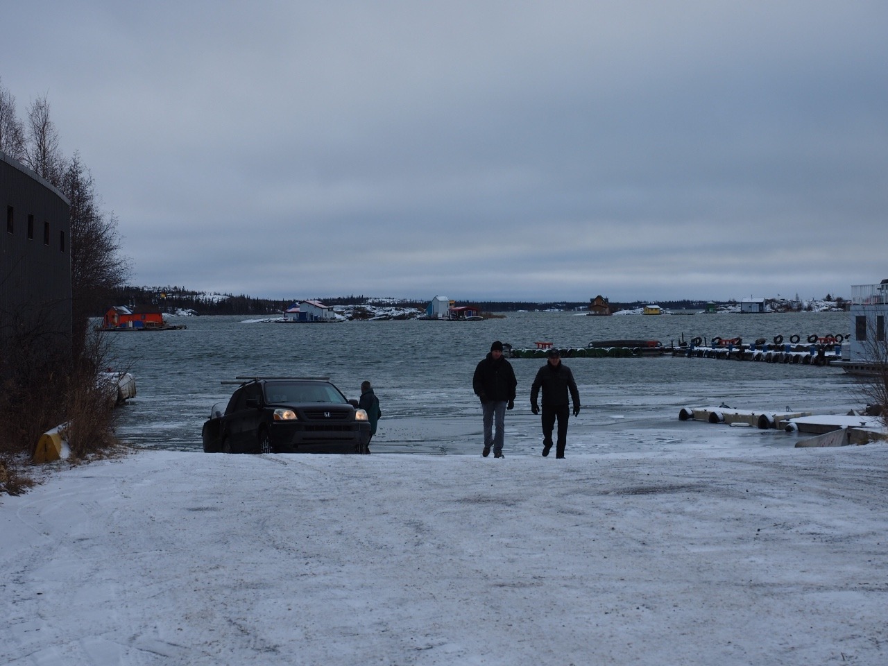 Rene & Colin chatting with a houseboat owner